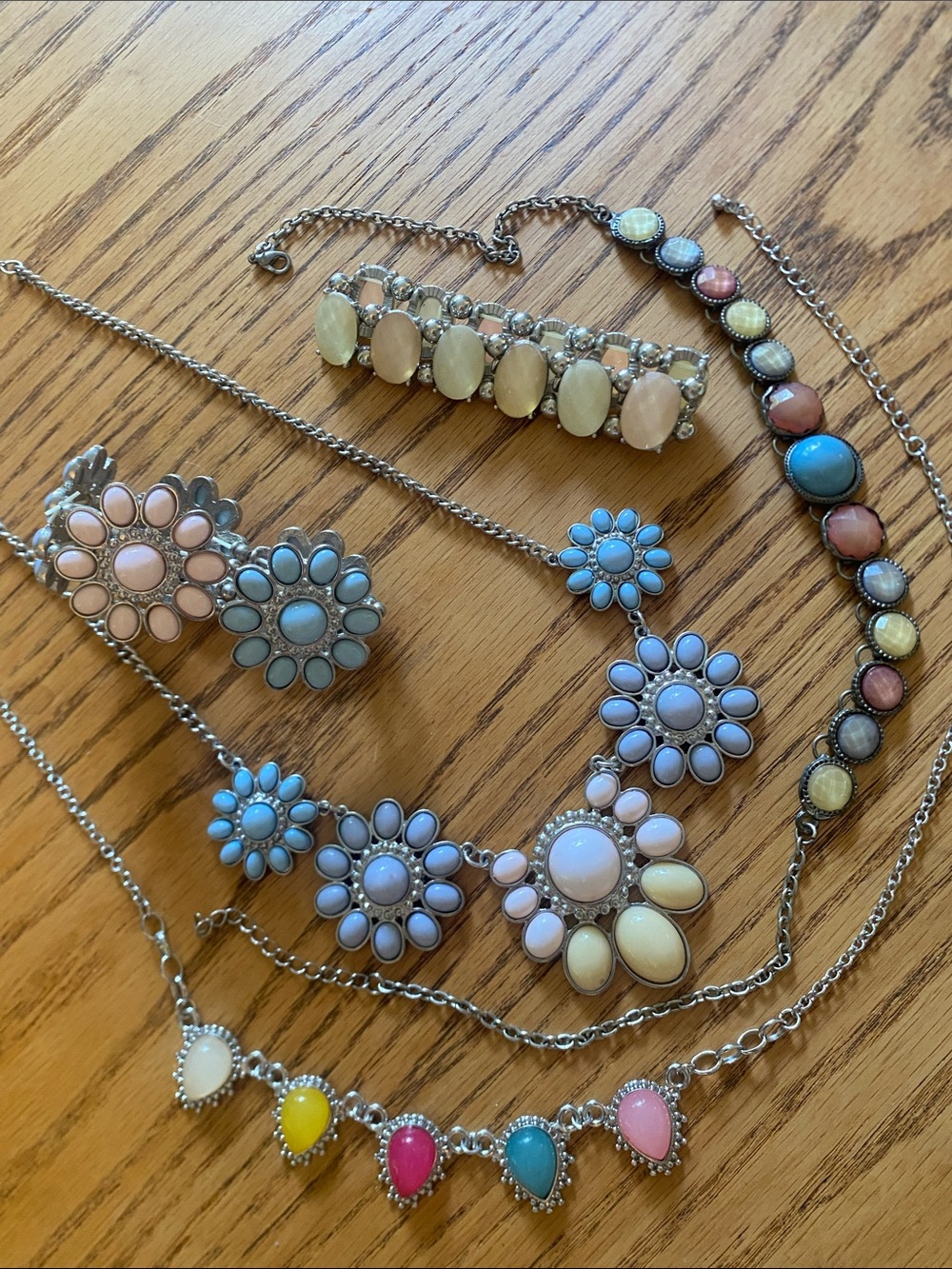 Career Jewellery Pastel Blend Lot โ 3 Necklaces & 2 Bracelets